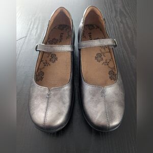 Taos Mary Jane Leather Comfy Shoes Silver Pewter 8.5 Removable Orthotic Insole